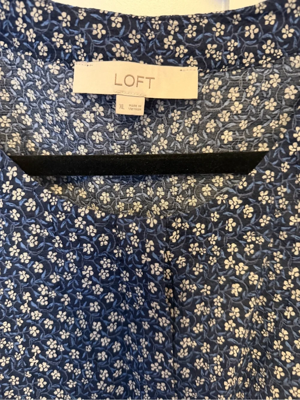 LOFT blue & white ditsy floral print Button blouse long puff sleeve xL cotton